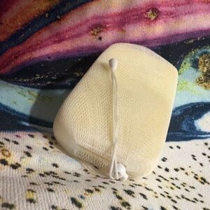 HP NEW Cream/white Mesh Exfoliating Pouch with Soap Saver Sponge